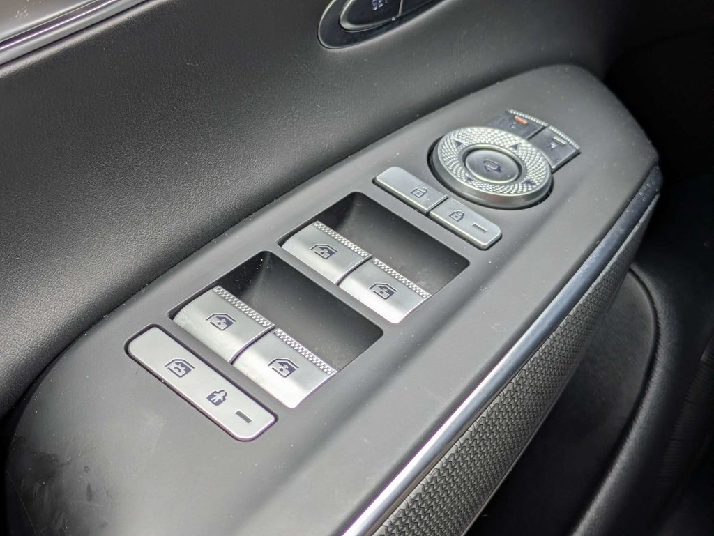 2025 GENESIS GV70 Sport - Photo 35
