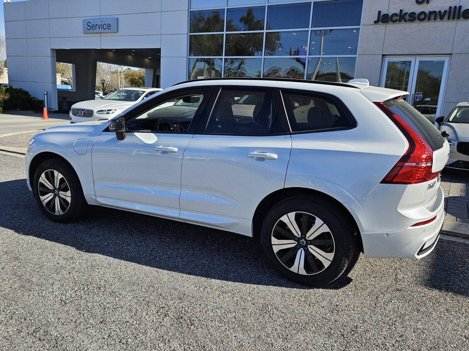 2025 Volvo XC60 Hybrid T8 Plus photo 4