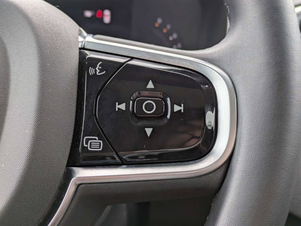 2025 Volvo XC90 Core - Photo 37