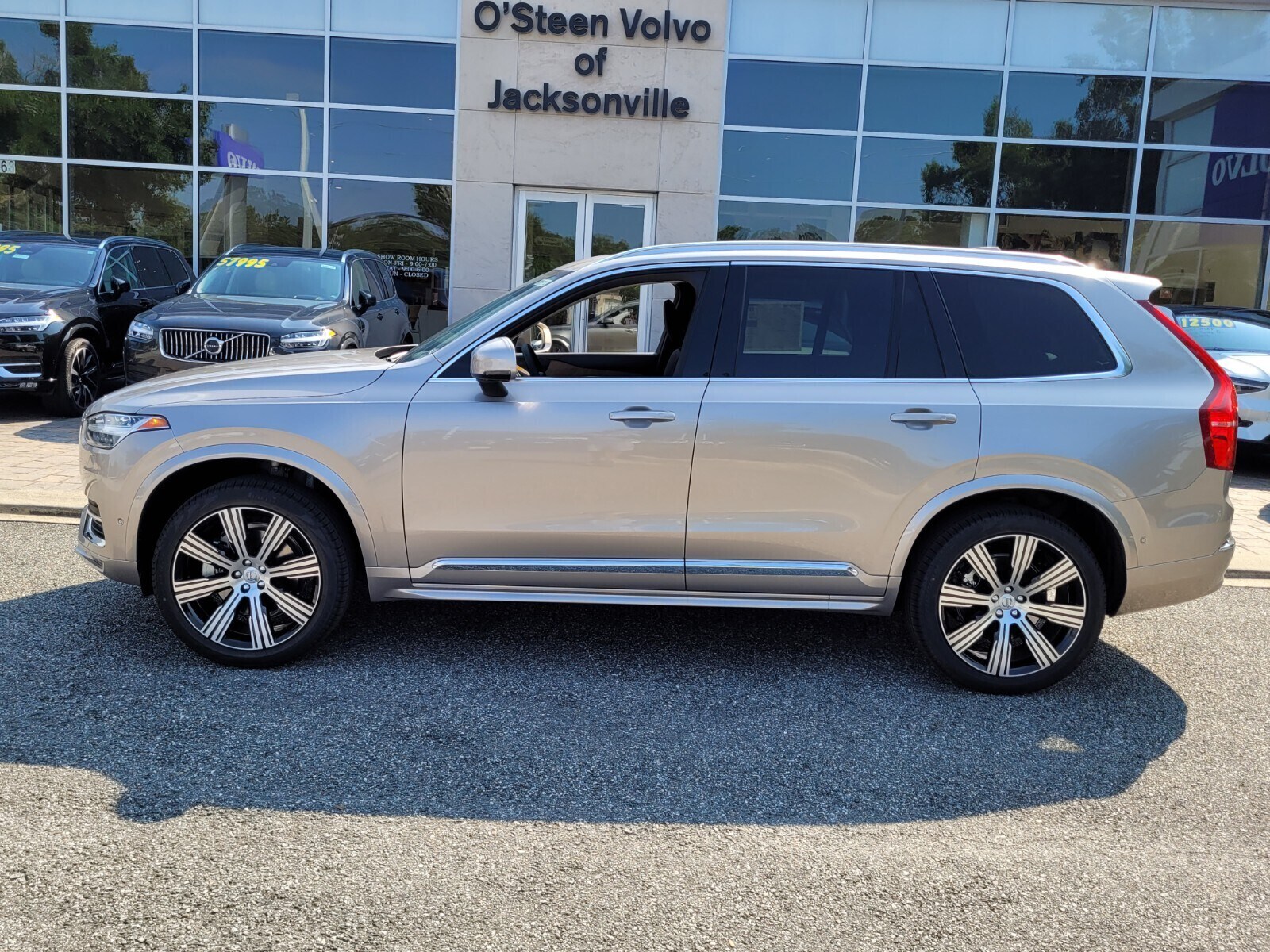 2024 Volvo XC90 Plus photo 2
