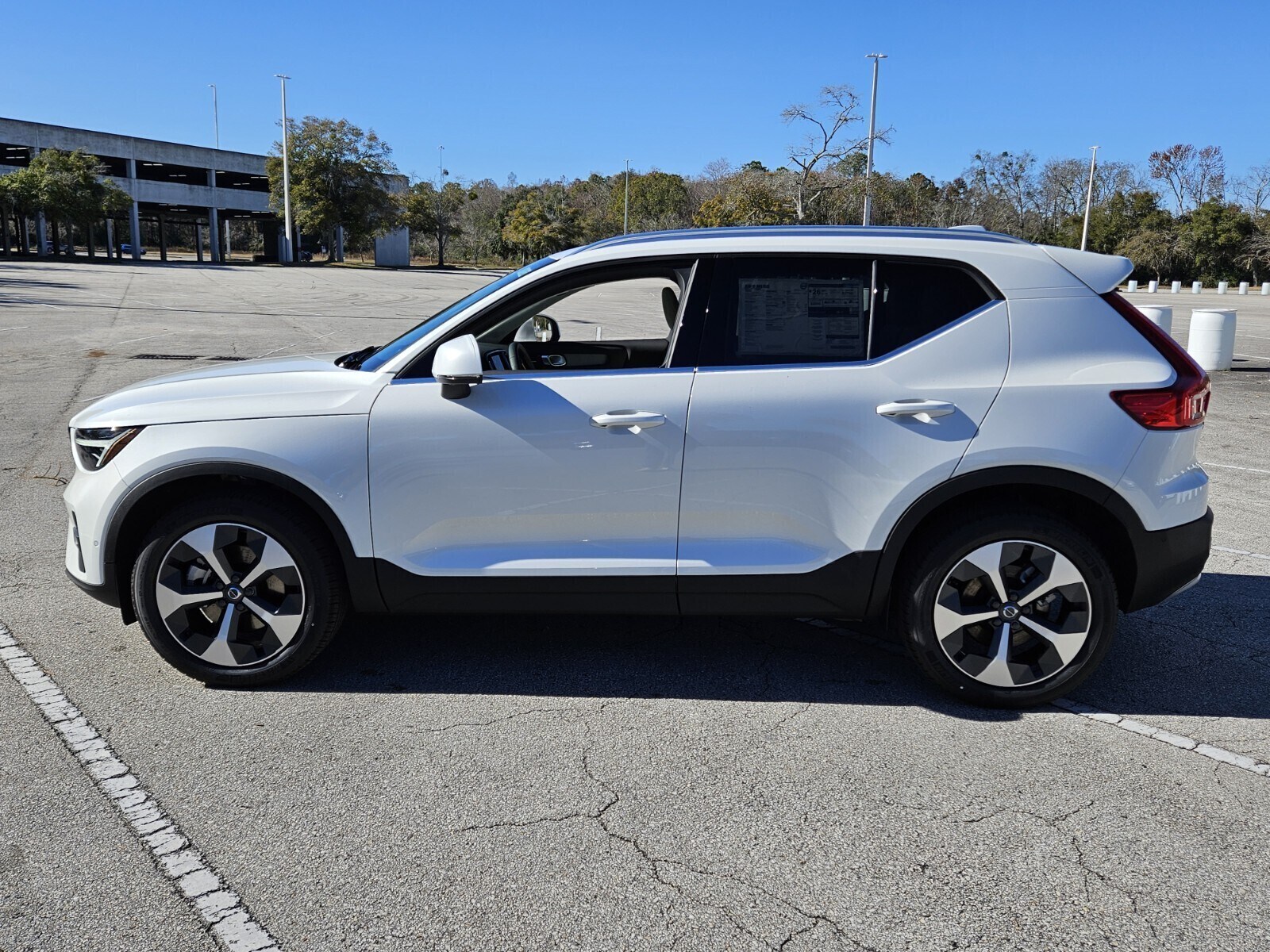 2025 Volvo XC40 Plus photo 3