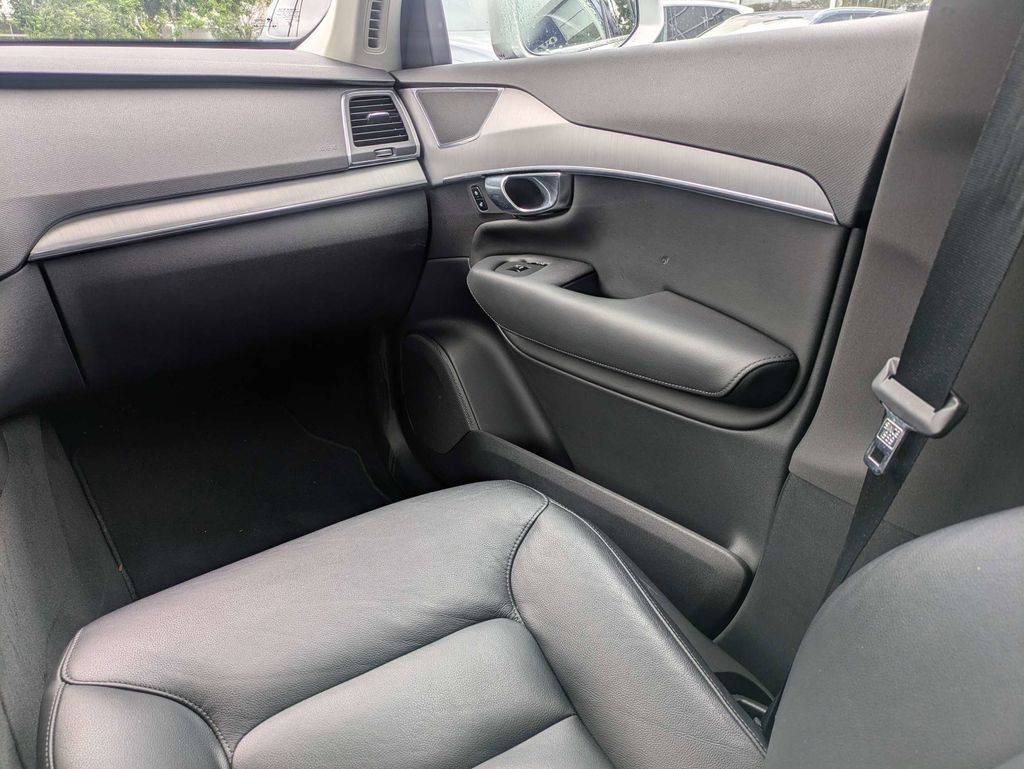 2025 Volvo XC90 Core - Photo 22