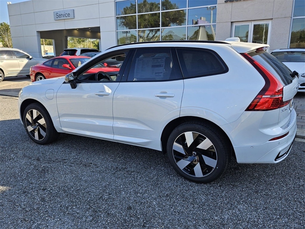 New 2025 Volvo XC60 plug-in hybrid T8 Plus SUV