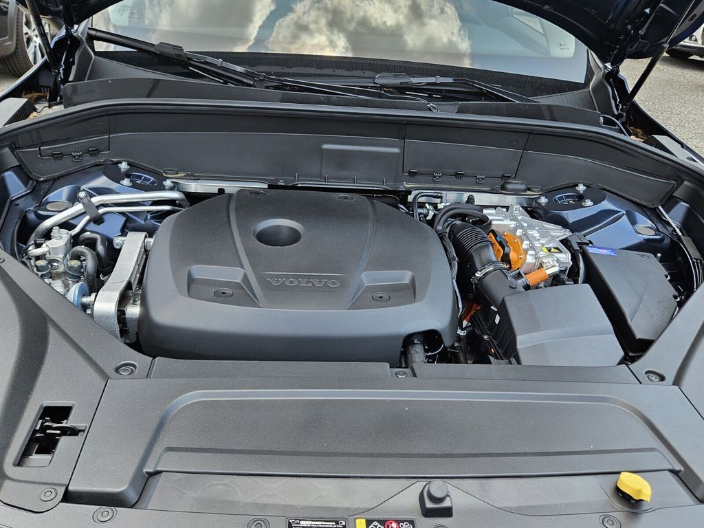 2025 Volvo XC90 Plus - Photo 27