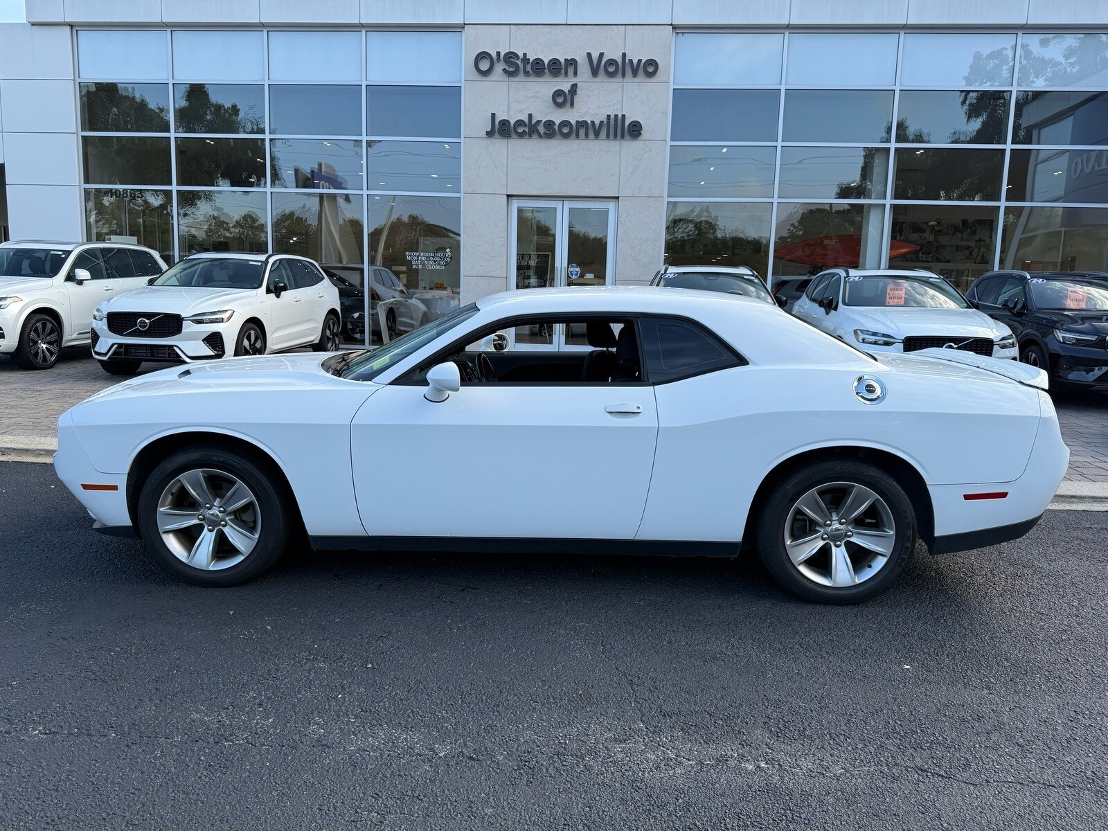 2019 Dodge Challenger SXT photo 3