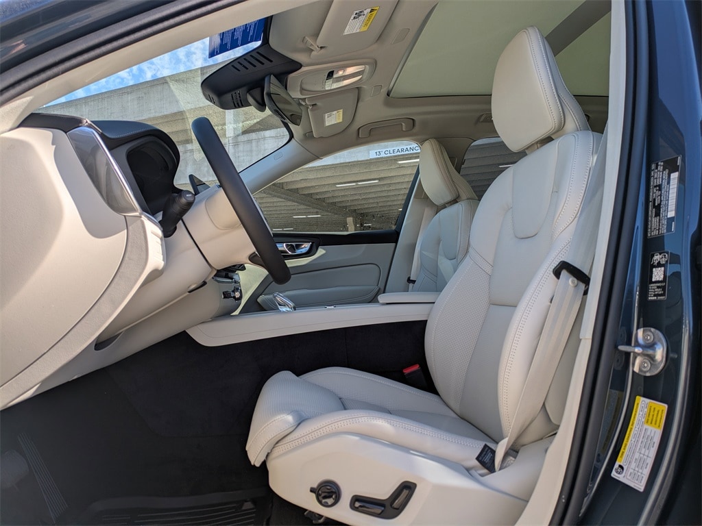 New 2026 Volvo XC60 plug-in hybrid T8 Ultra SUV