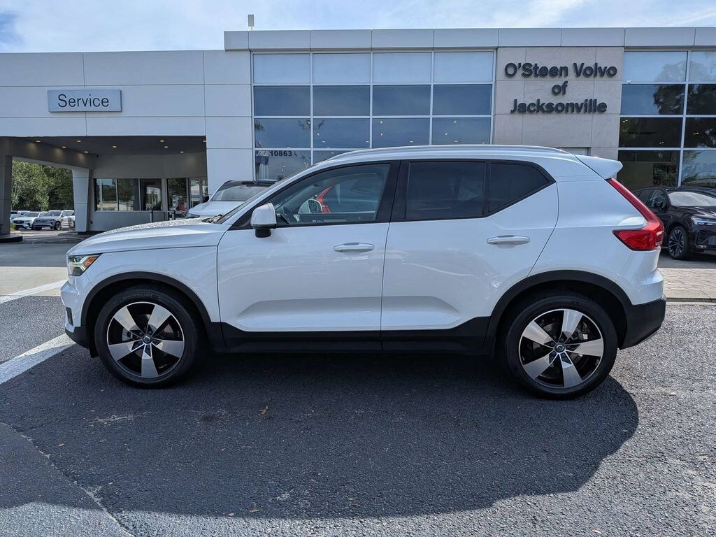 Used 2021 Volvo XC40 T5 Momentum SUV