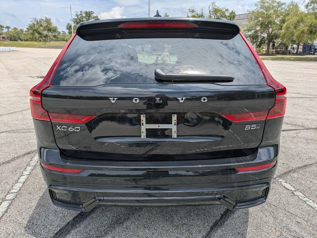 New 2026 Volvo XC60 B5 Core SUV
