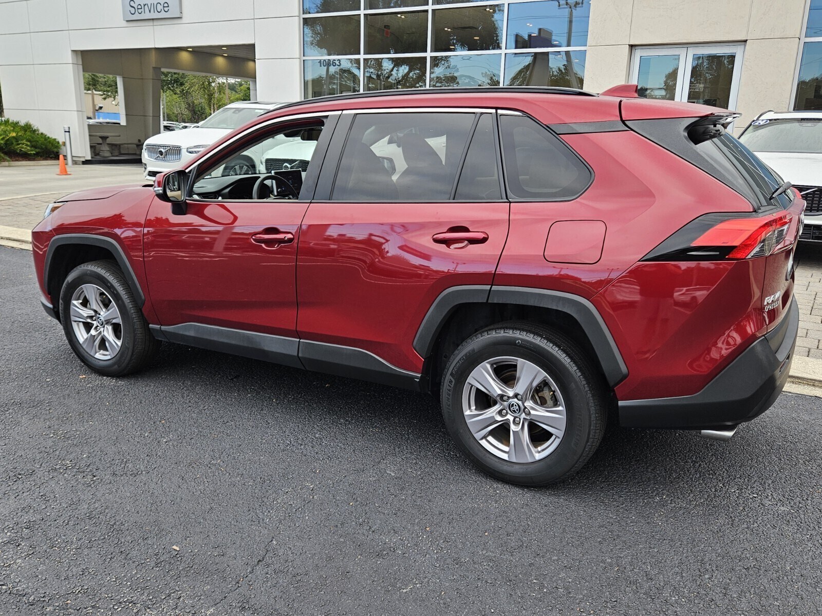 2023 Toyota RAV4 XLE photo 3
