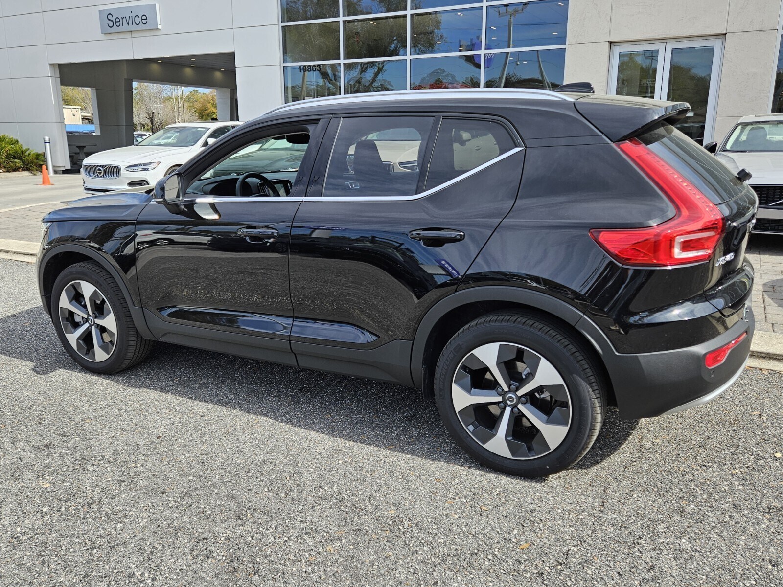 2025 Volvo XC40 Core photo 4