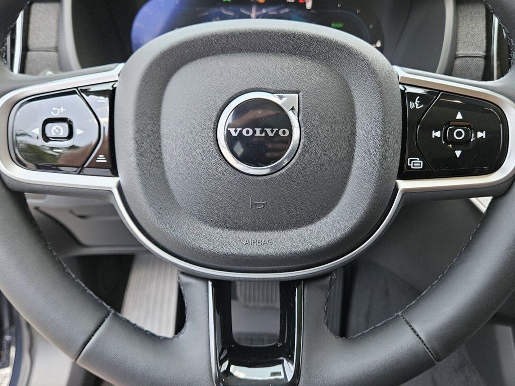 2025 Volvo XC90 Plus - Photo 35