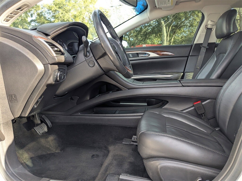 2014 Lincoln MKZ Hybrid photo 2