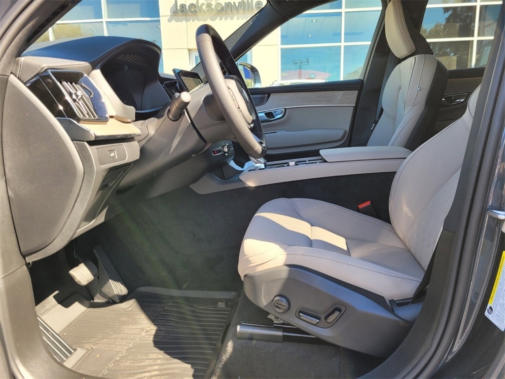 New 2026 Volvo XC90 B6 Plus 7-Seater SUV