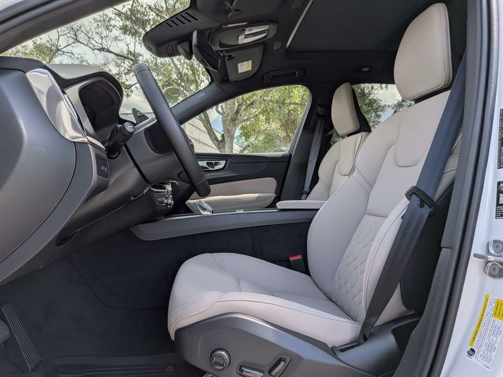 New 2026 Volvo XC60 plug-in hybrid T8 Plus SUV