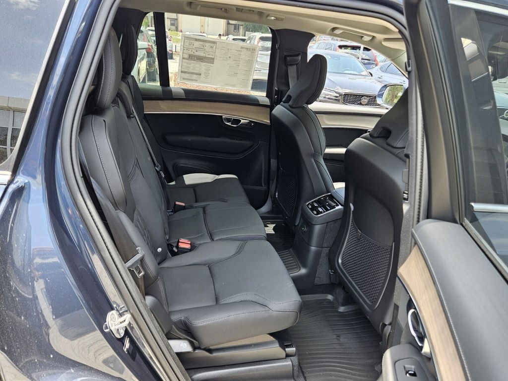 2025 Volvo XC90 Plus - Photo 18