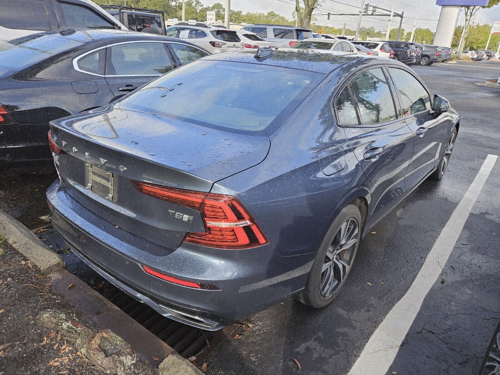 2019 Volvo S60 T8 R-Design photo 2