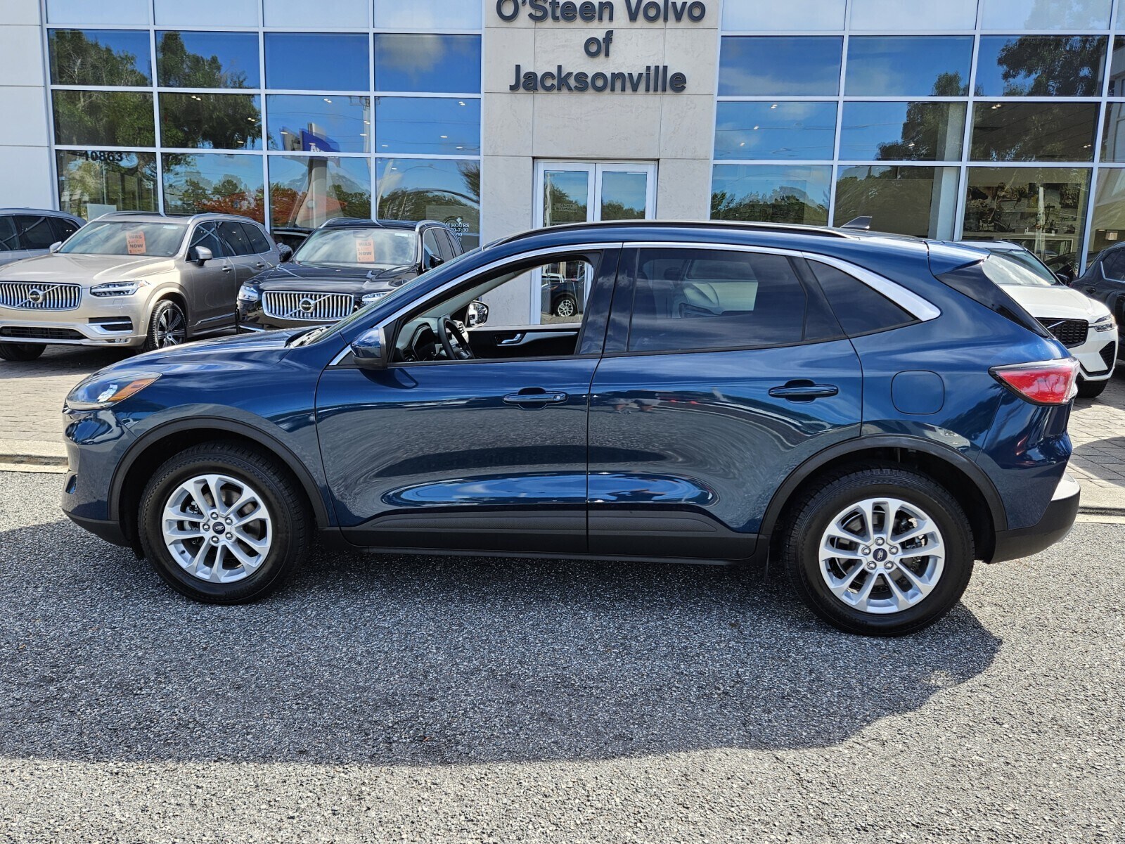 2020 Ford Escape SE photo 3