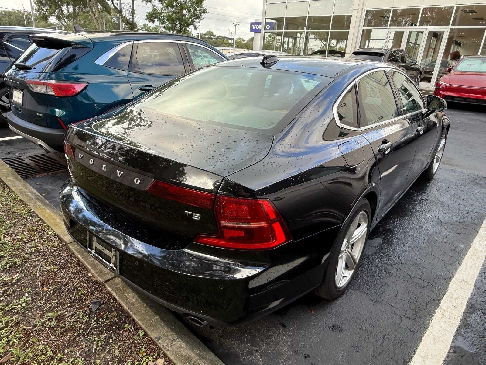 2017 Volvo S90 T5 Momentum photo 4