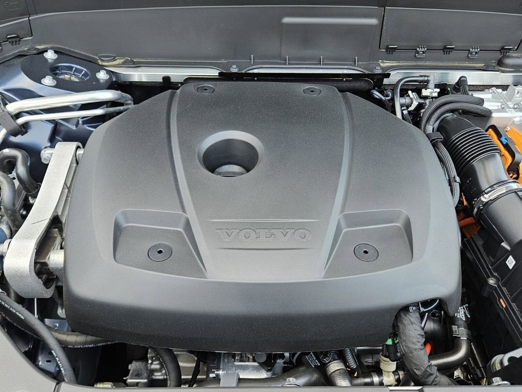 2025 Volvo XC90 Plus - Photo 28