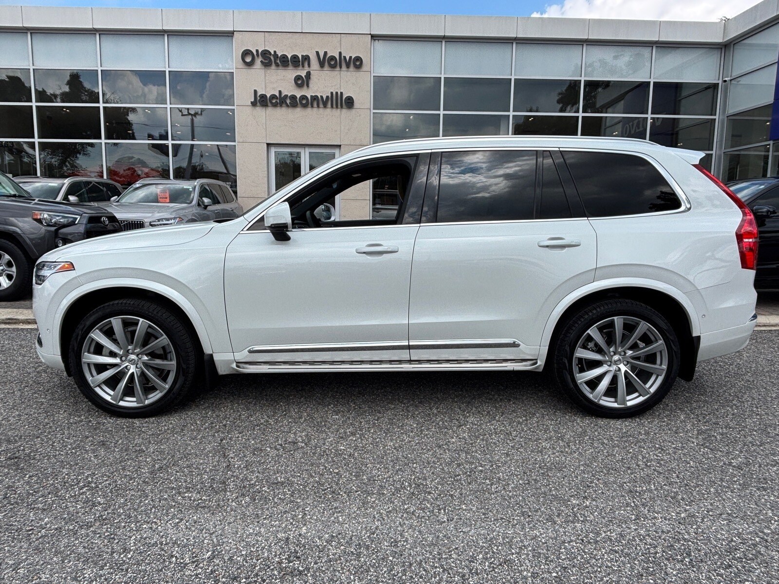 2023 Volvo XC90 AWD Ultimate photo 3