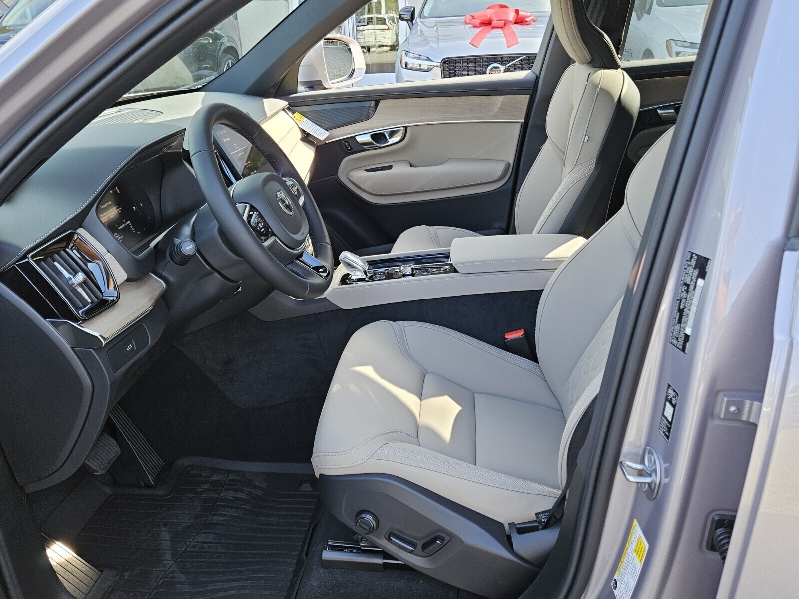 2026 Volvo XC90 Plus photo 2