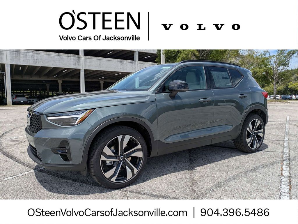 2026 Volvo XC40 B5 Ultra Dark AWD's photo