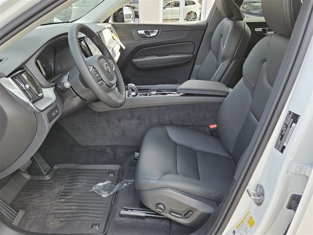 New 2025 Volvo XC60 plug-in hybrid T8 Core SUV