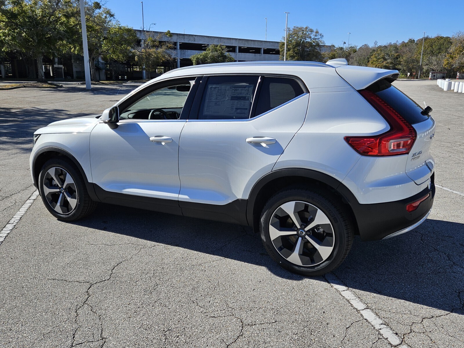 2025 Volvo XC40 Plus photo 4