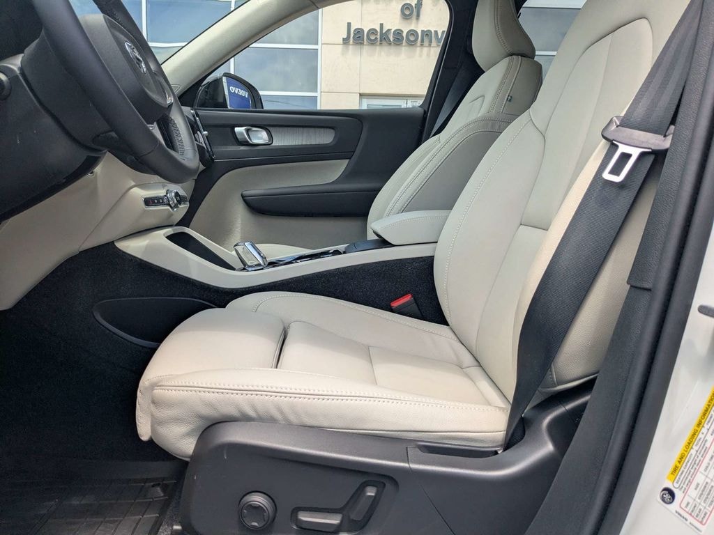 Certified 2026 Volvo XC40 B4 Plus SUV