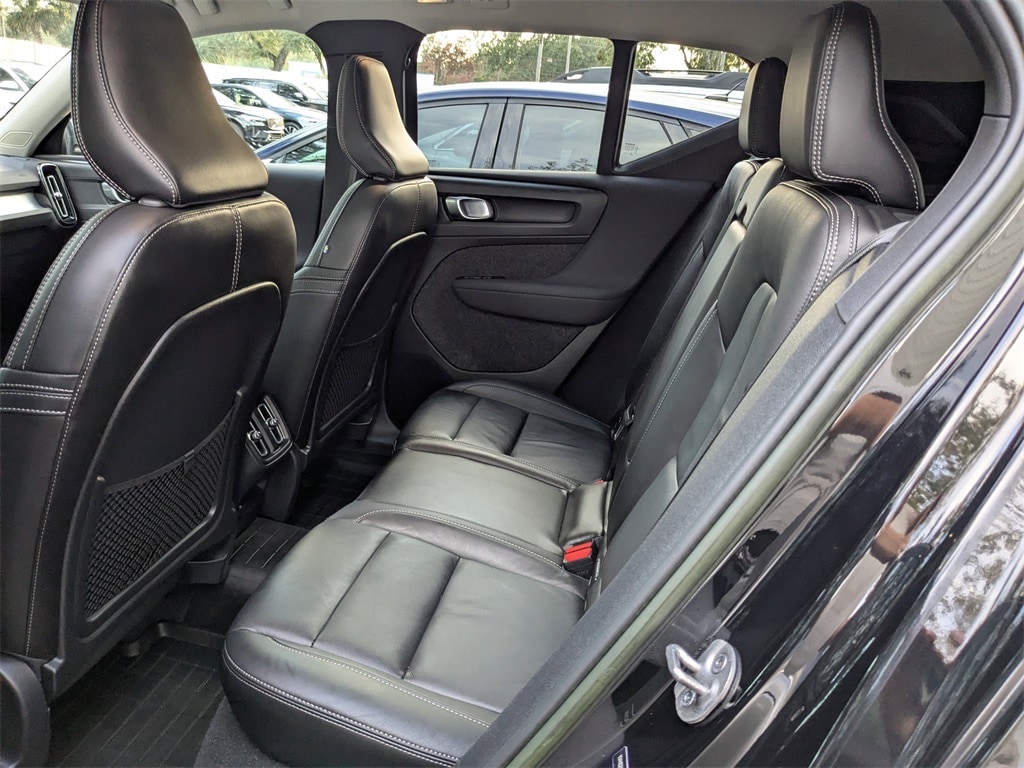 Certified 2022 Volvo XC40 T5 AWD Momentum SUV