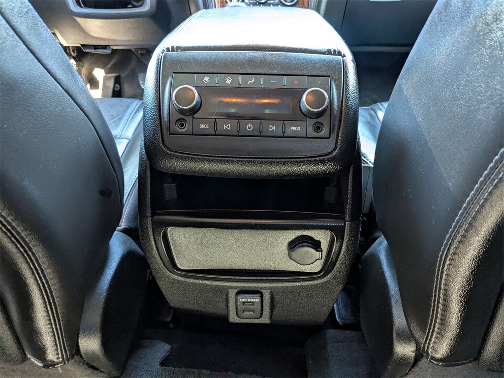 2014 Chevrolet Traverse 2LT photo 4