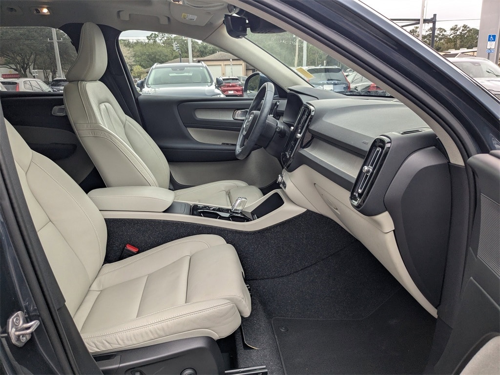 Used 2022 Volvo XC40 T5 AWD Inscription SUV