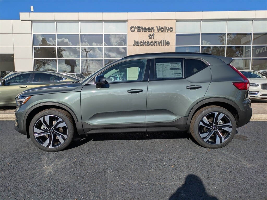 New 2026 Volvo XC40 B5 Ultra SUV