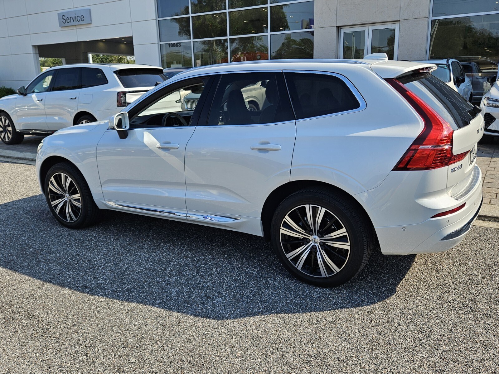 2023 Volvo XC60 B5 Ultimate photo 4