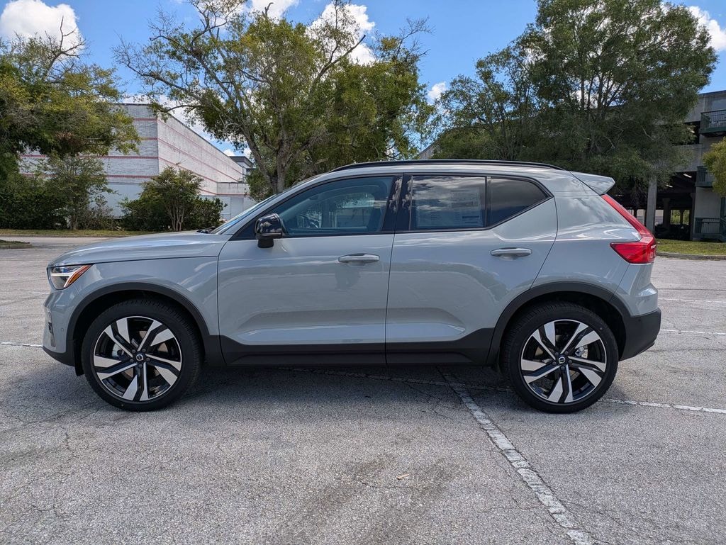 New 2026 Volvo XC40 B5 Plus SUV
