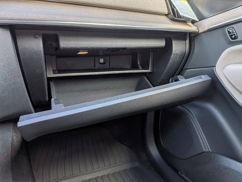 2026 Volvo XC90 Plus - Photo 28