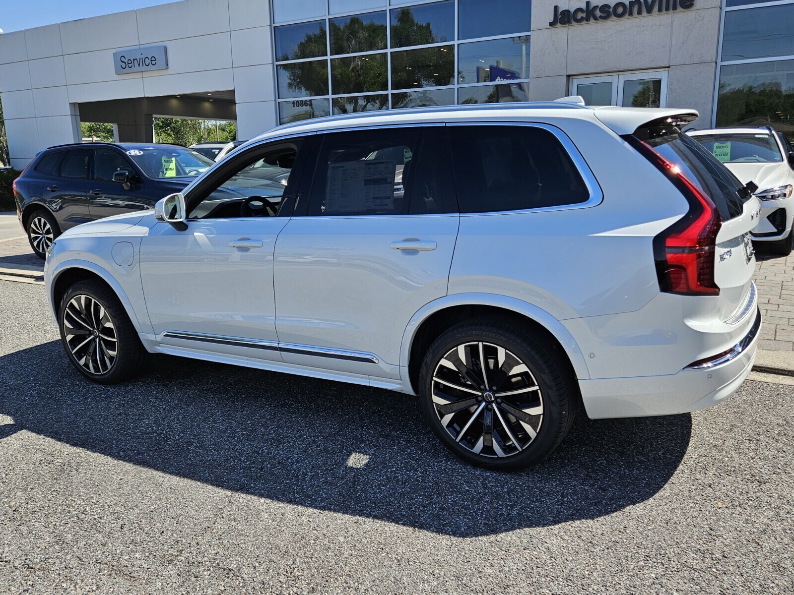 2025 Volvo XC90 T8 Plus photo 4