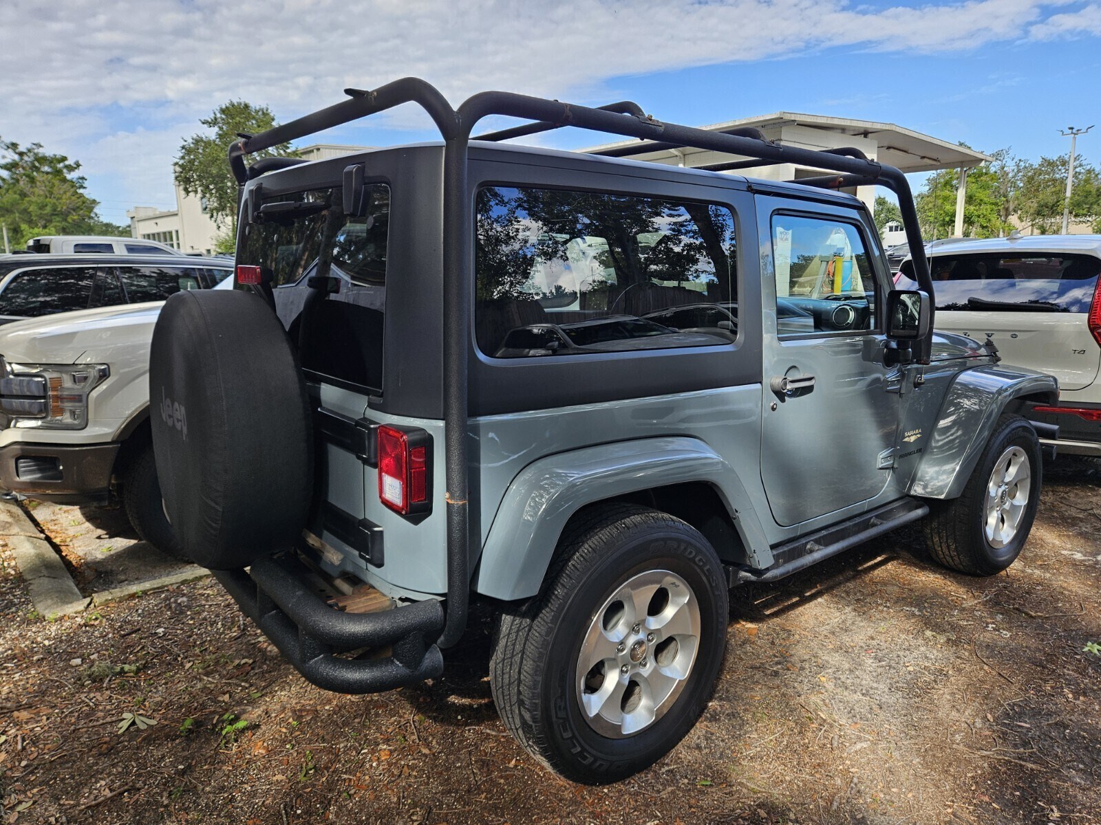 2015 Jeep Wrangler Sahara photo 4