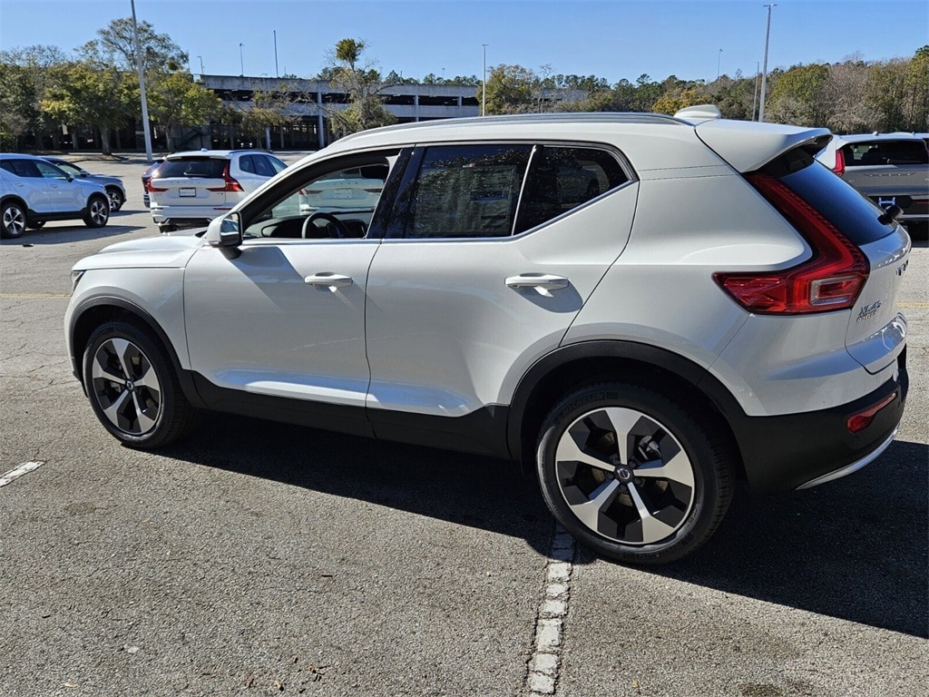 New 2025 Volvo XC40 B5 Core Bright Theme SUV