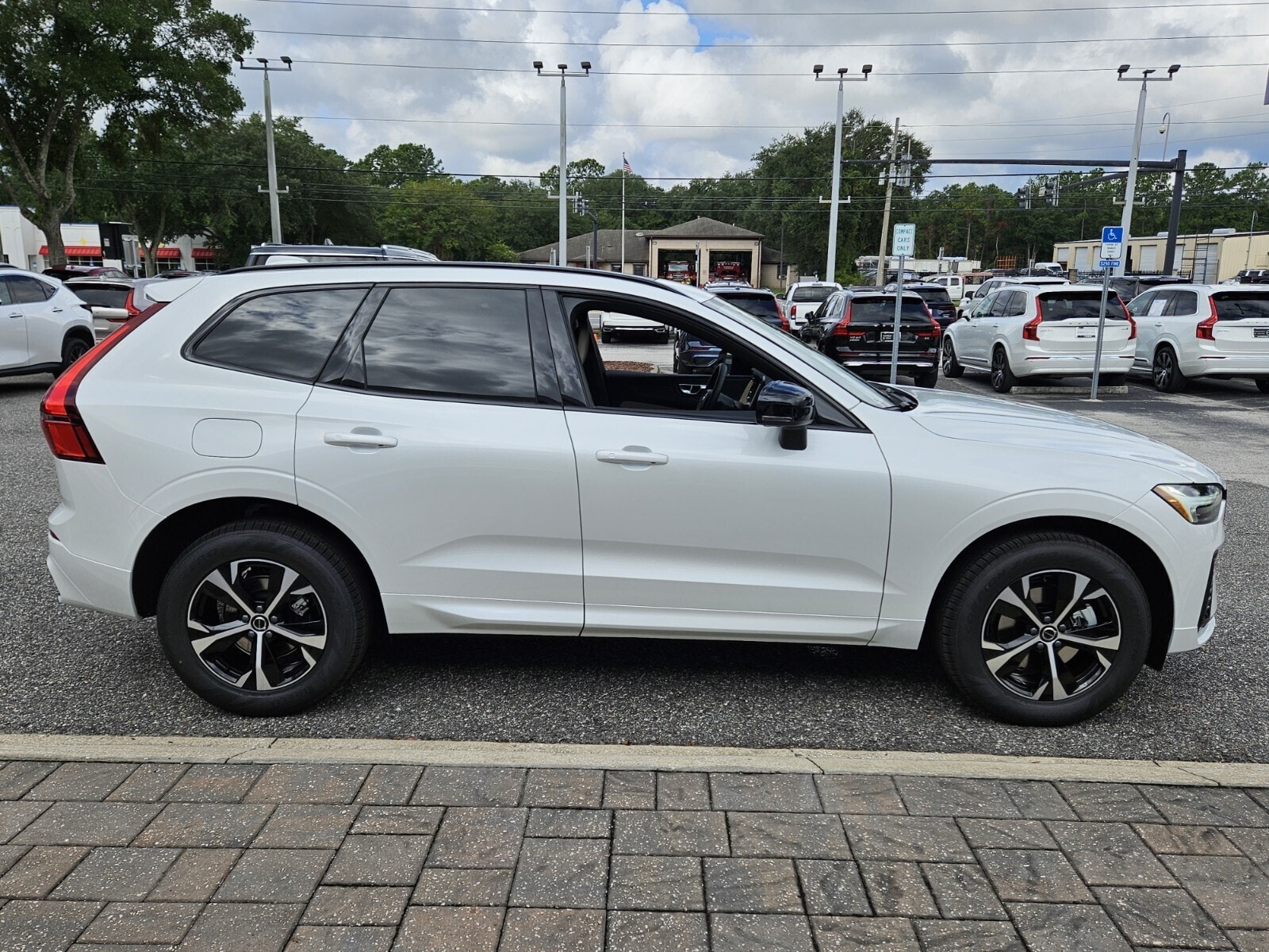 2026 Volvo XC60 Core - Photo 16