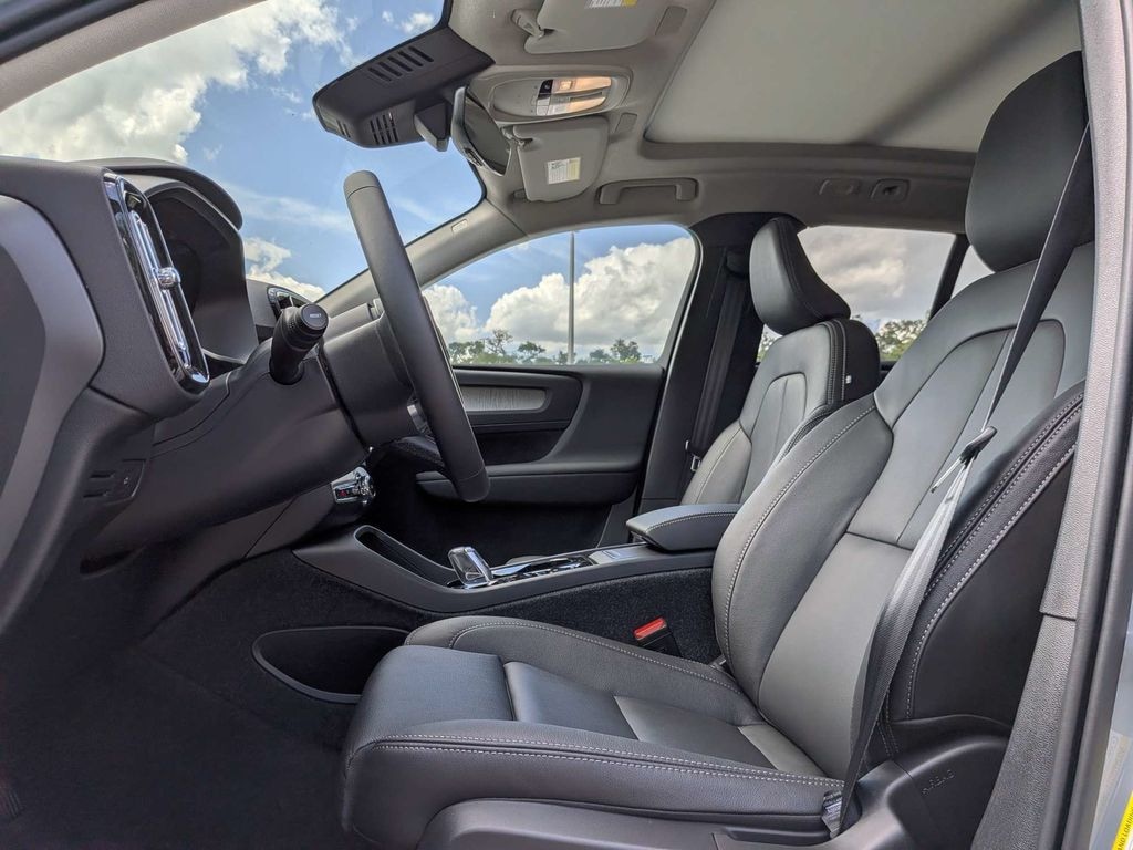 New 2026 Volvo XC40 B5 Plus SUV