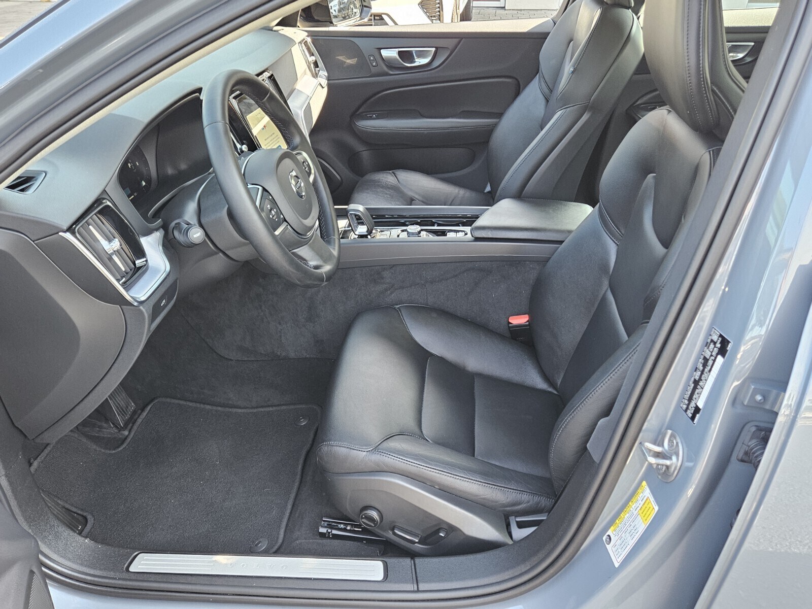 2024 Volvo S60 B5 Core photo 3
