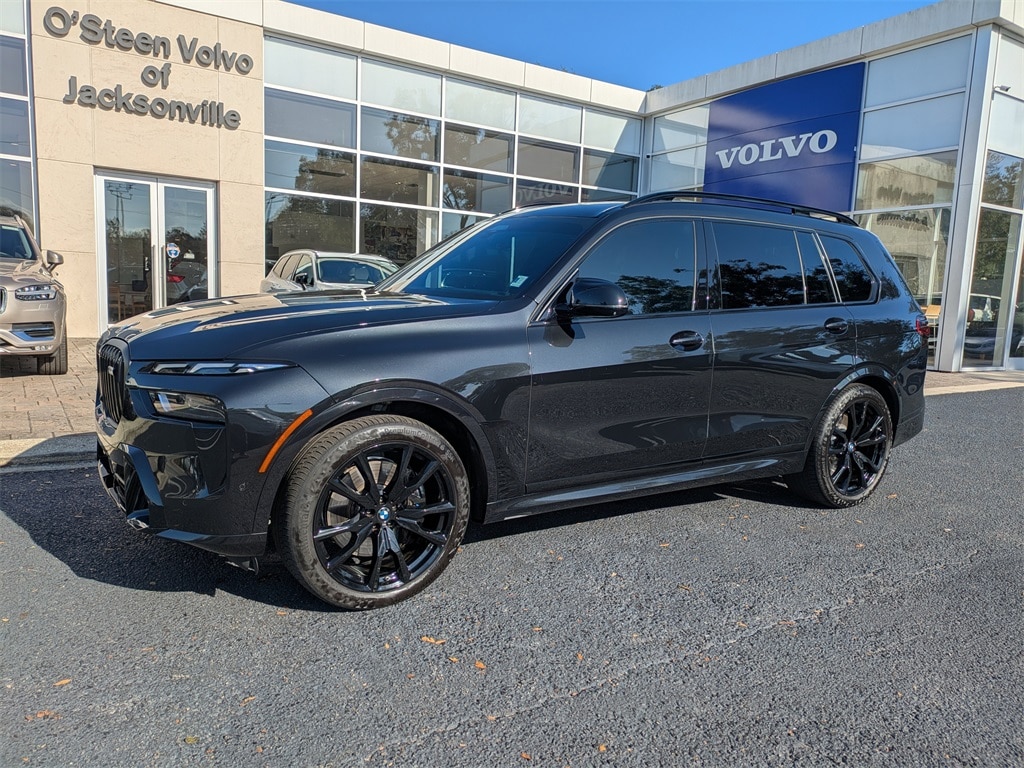 2024 BMW X7 M60i's photo