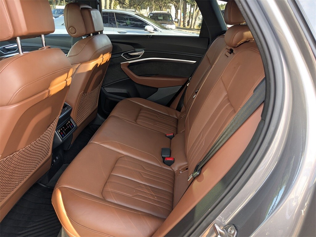 2019 Audi e-tron Premium Plus photo 3