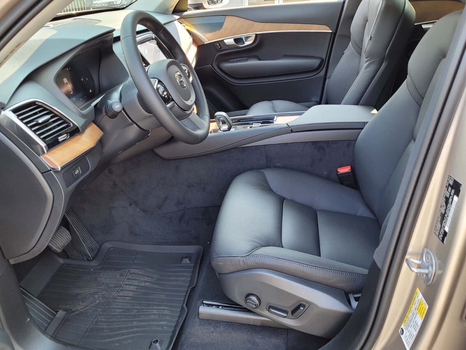 2024 Volvo XC90 Plus photo 4