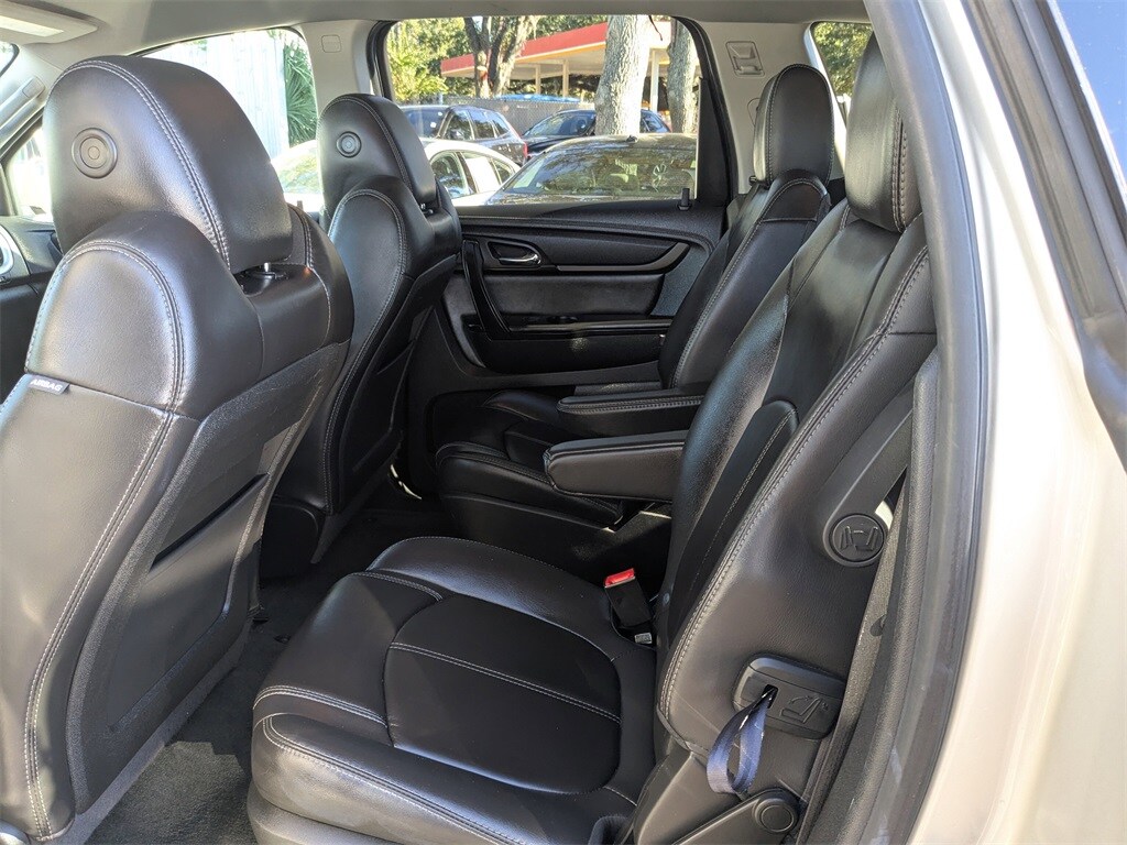 2014 Chevrolet Traverse 2LT photo 3