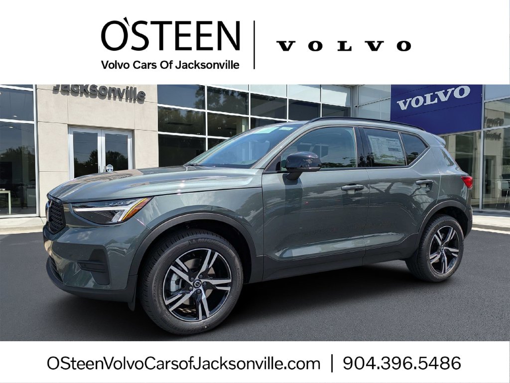 New 2026 Volvo XC40 B5 Core SUV