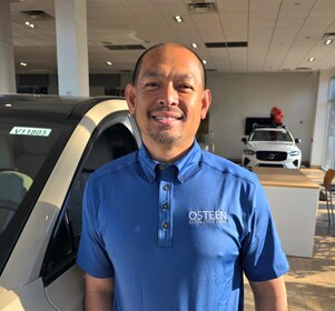 Staff member Oliver H. from ID_94cc66