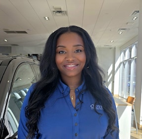 Staff member Larissa C. from ID_fe9609