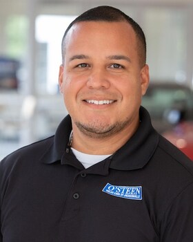 Staff member Steve M. from ID_d72811
